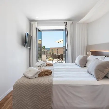 Hotel Ynaira & 4*